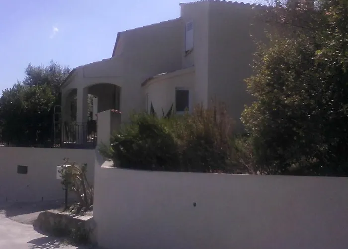 Vue 400m Plages Et Commerces Calme Confort Pour 6 à 8 Personnes Soins De Remise En Forme Possible Villa *