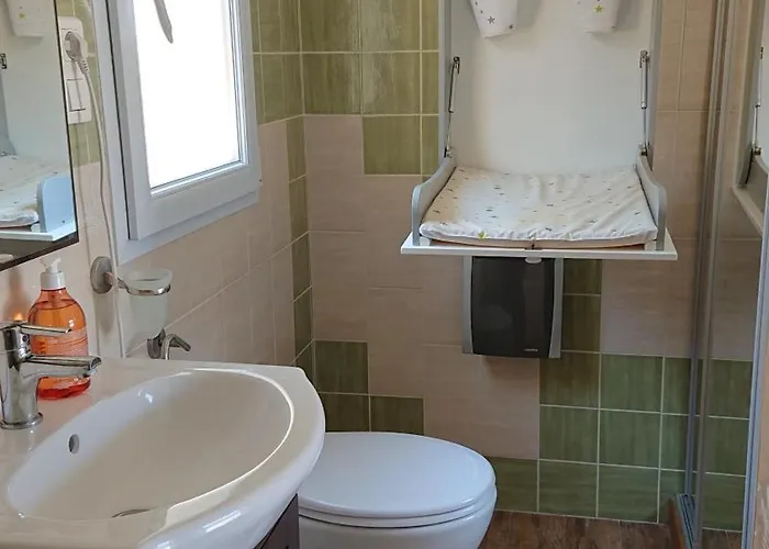 Vue 400m Plages Et Commerces Calme Confort Pour 6 A 8 Personnes Soins De Remise En Forme Possible Villa *