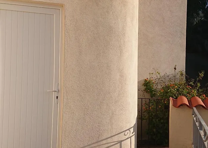 Vue 400m Plages Et Commerces Calme Confort Pour 6 A 8 Personnes Soins De Remise En Forme Possible * Propriano (Corsica)